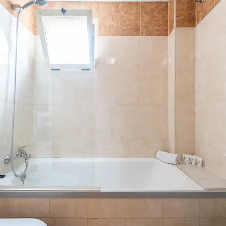 Stunning 1bed With Outdoor Dining In Center Daire